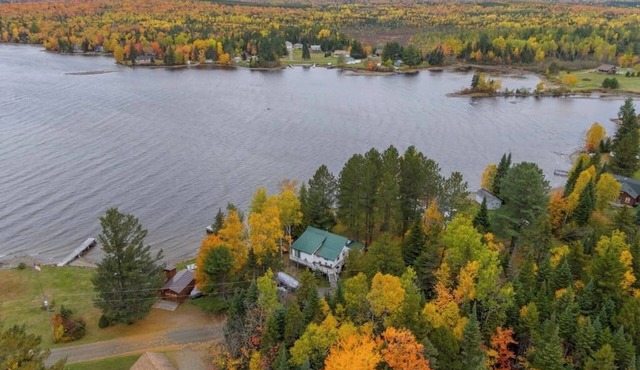 Lakefront cabin with private boat ramp, lake access, wrap-around porch, firepit