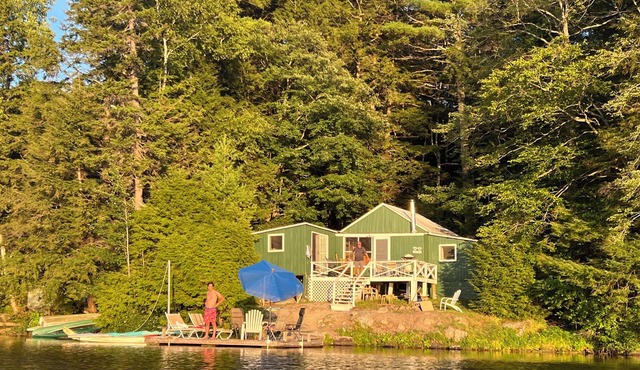 Lakefront Cabin in Beautiful, Quiet Location