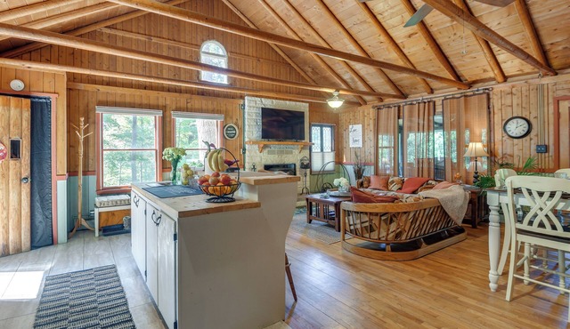 Lakefront Cabin Near Solomons Island w/Hot Tub