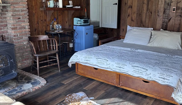 Lakefront Cabin Style Oasis