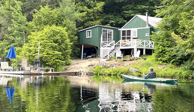 Lakefront Cottage in a Quiet, Beautiful Location