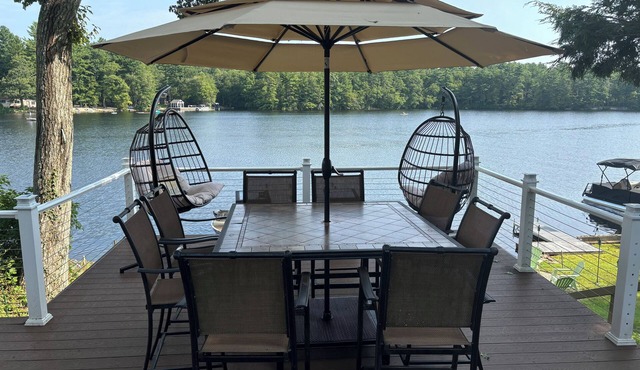 Lakefront Cottage on Beach Pond with unbelievable views!