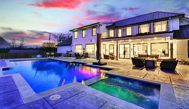 Lakefront Estate, Pool & Chef's Kitchen | 5 Suites