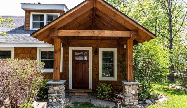 Lakefront family friendly getaway on Northern Lake George