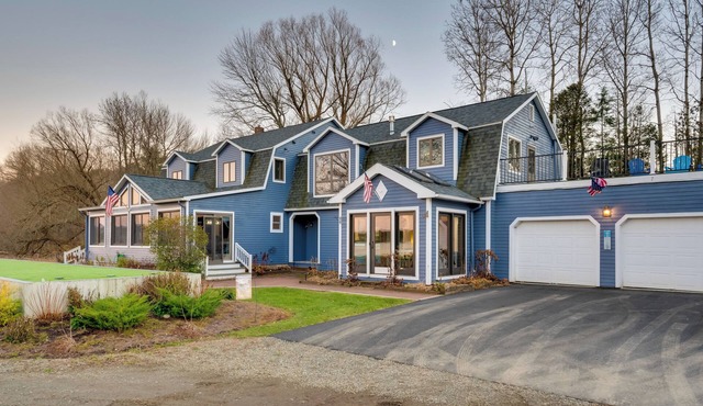 Lakefront Family Retreat w/Dock in Newport!