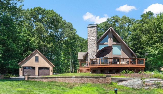 Lakefront Getaway-Hot Tub + Kayaks + Paddleboards