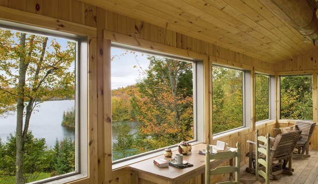 Lakefront Guest Cottage at Ondine Estate