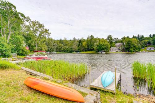 Lakefront Hinsdale Home ~ 10 Mi to Pittsfield!