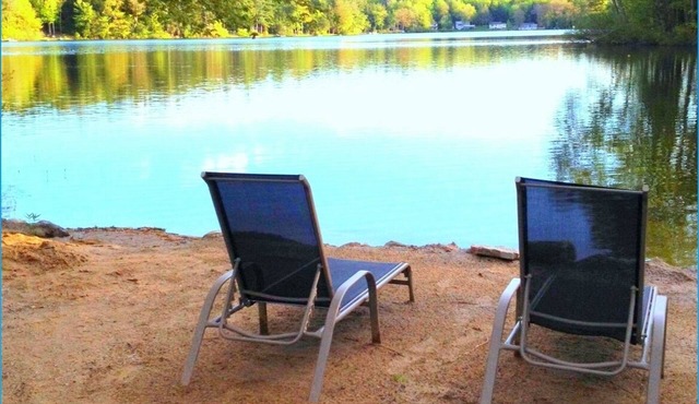 LakeFront historic home SANDYPrivate Beach.NoPets.paddle&row boat.Fishing