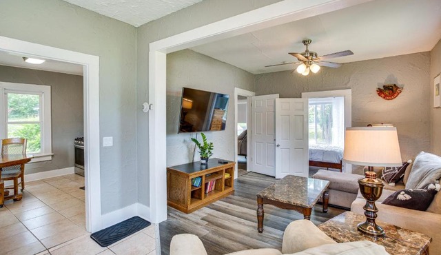 Lakefront Mound Getaway: Near Snowmobiling Trails!