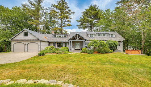 Lakefront New London Retreat w/Dock & Hot Tub!