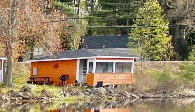 Lakefront Orange Cottage