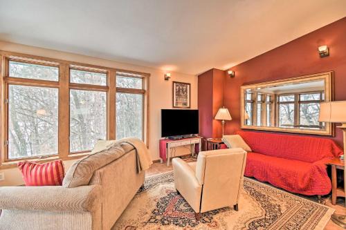 Lakefront Stevens Point Cabin, 1 Mi to Trails! in Plover