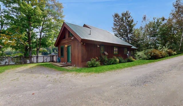Lakehouse, waterfront, dock, kayaks, wifi, grill, outdoor dining, ping-pong, w/d