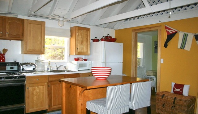 Lakes Region -Charming lakeside cottage on pristine Great East Lake - Smoke Free