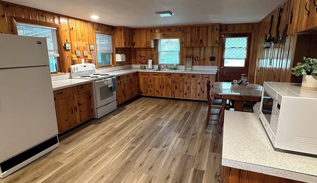 Lakes Region Cozy Camp in Shellcamp