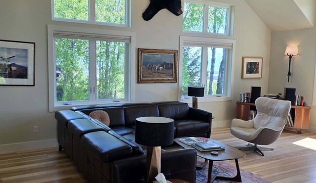 Lakeshore Lodging 3 Bedroom Home