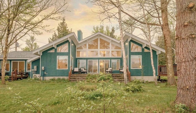 Lakeside 5-BR Home in Idyllic Berkshires