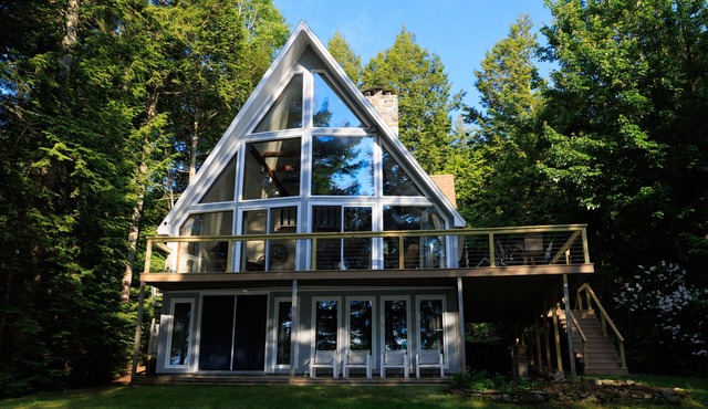Lakeside Chalet w/dock and King bed!