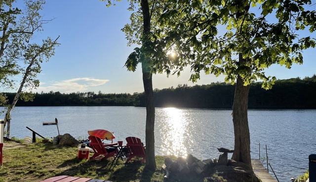 Lakeside Cottage for family fun