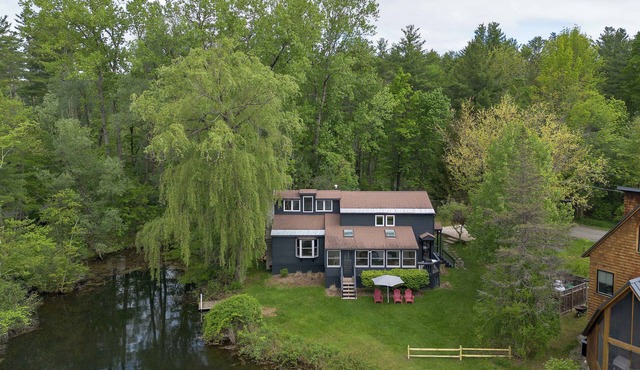 Lakeside Estate: 2 Homes For Family Gatherings