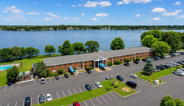 Lakeside Inn