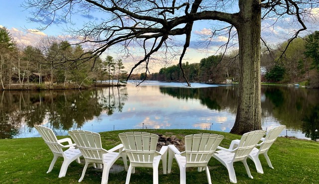 Lakeside luxury: beautiful, relaxing 4 bedroom home