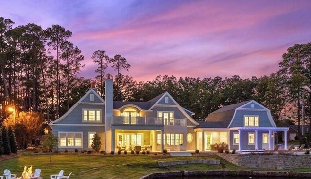 Lakeside Luxury w/Private Heated Pool, Sleeps 15