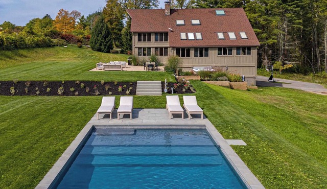 Lakeville Lodge: Hot Tub | Pool | Family Friendly