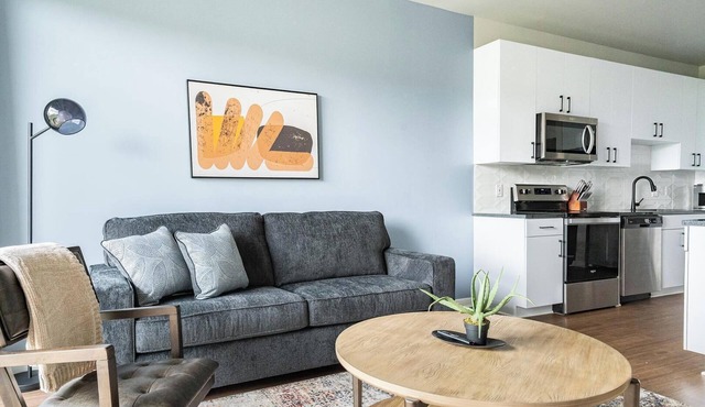Landing | Modern 1BD, Pool, Gym