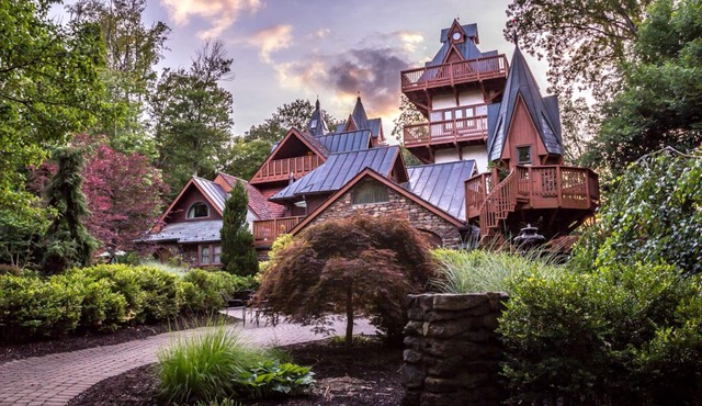 Landoll's Mohican Castle