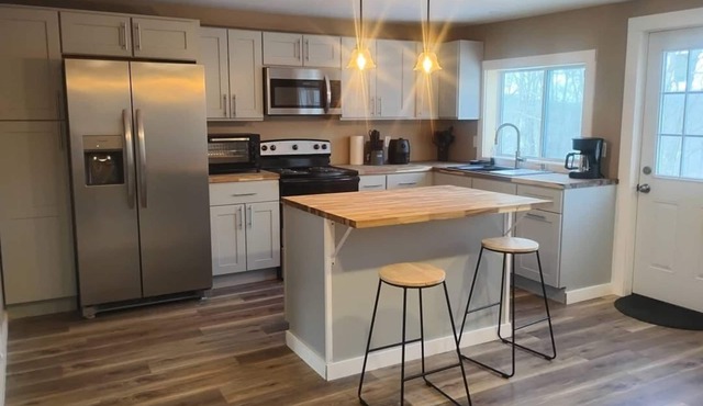 Large 3BR Apartment in Marlborough NH: Sleeps 8-10: Close to Keene!