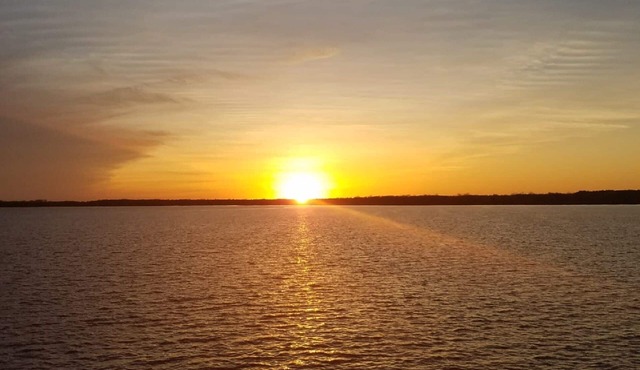 Large Cottage: Private Beach/Stunning Sunsets/Kayaks/Fire Pit