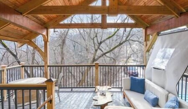 Large hilltop villa with hot tub!