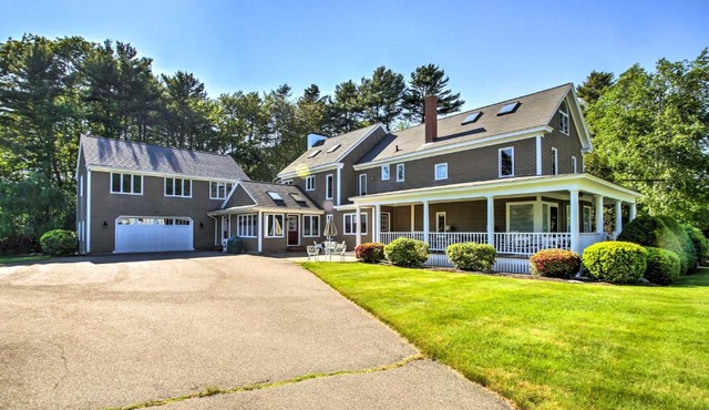 Large Kennebunk Home, Walk to Beach < 2 Mi to Town