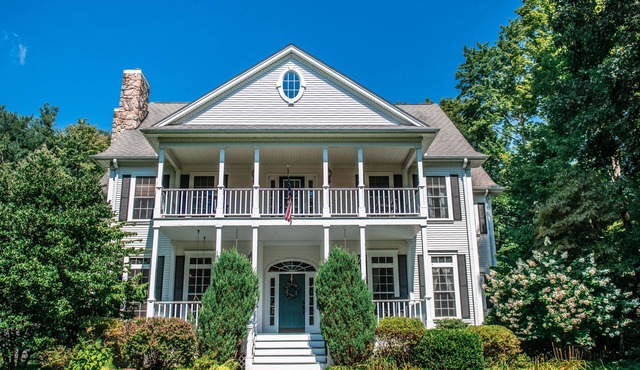 Large Luxury Family Home Near Five Colleges. The TOP short term rental in area!