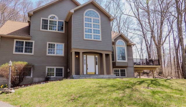 Large private countryside escape, nestled on 3 private acres, pond, private.