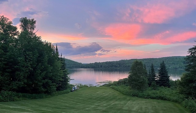 Large Private Lakehouse-4 BR/3 BA On A Dead-end Rd