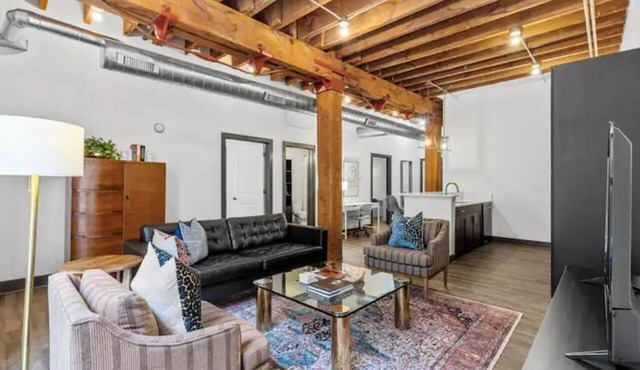 Large Riverfront Loft - Walk to Arch, Casino, Convention Center in minutes