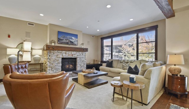 Last-Minute Savings! Slope-side Condo with Ski-in/Ski-out Access and Hot Tub!