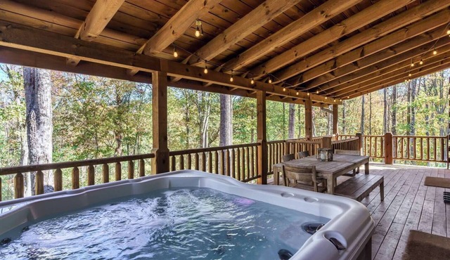 Liberty Hill Cabin - Covered Hot Tub & Firepit, One Mile to Ash Cave