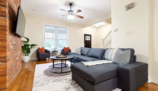 Lloyd House | 5 Kings | Sleeps 12 | Point Breeze