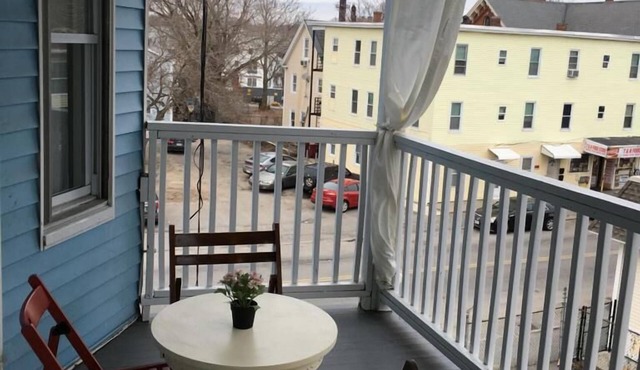 location location .04 mile city center 5Br/1 Full Baths, wifi, Netflx-freePARK