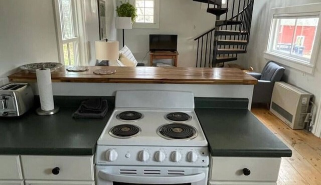 Lofted 1 Bedroom in Historic Downtown Shelburne