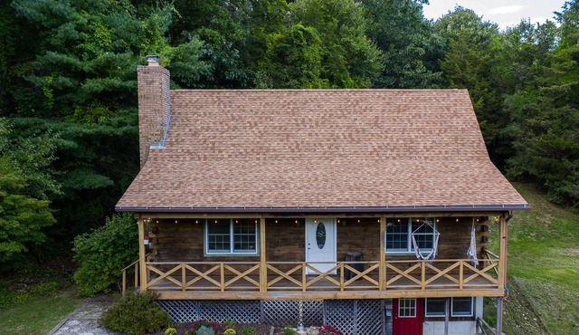 Log cabin, 5 min to casino with pond, Private!