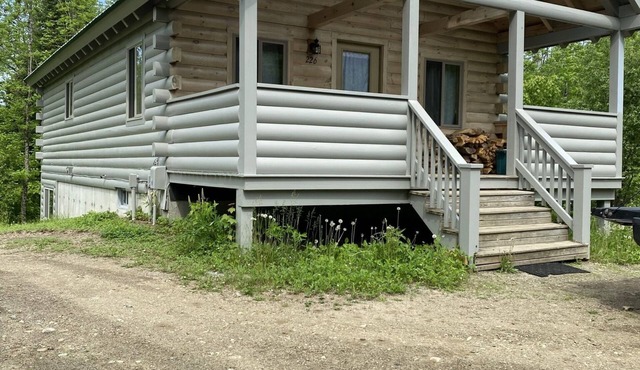 Log cabin~hiking, hunting, skiing, with direct snowmobile trail access.