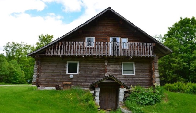 Log House with Views of Spruce Mtn