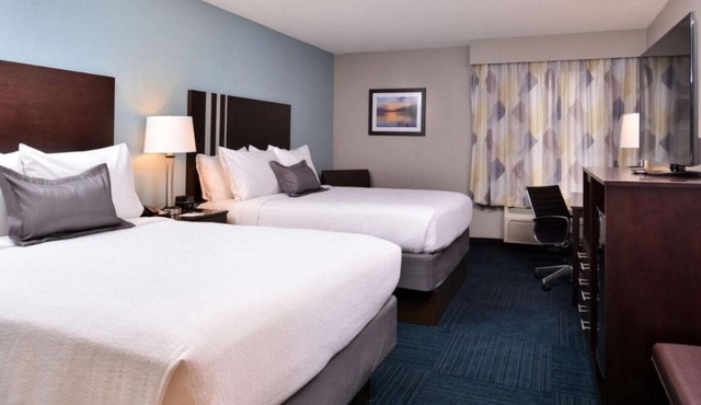 Look No Further! 3 Comfortable Units, Free Breakfast, Onsite Restaurant and Bar