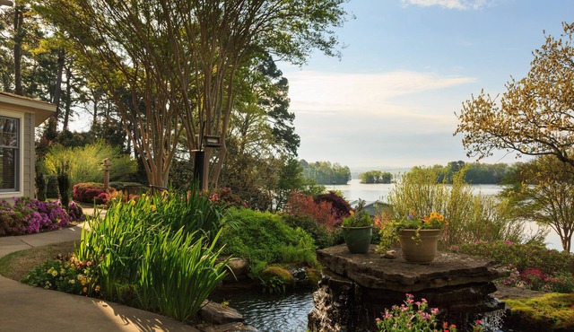 Lookout Point Lakeside Inn