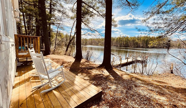 "Loon Cottage" on Sand Pond - Peaceful Lakefront Getaway